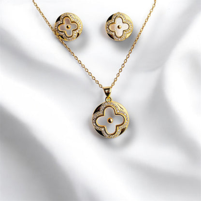 18K Gold Plated Elegant Clover Love Pendant Set