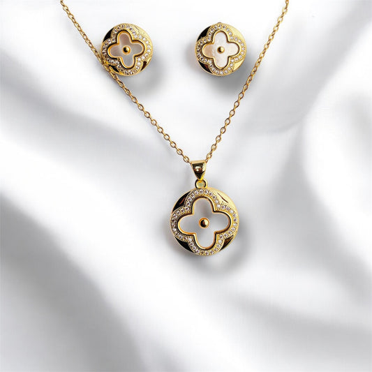 18K Gold Plated Elegant Clover Love Pendant Set