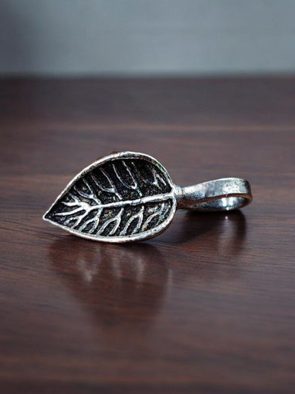 Oxidised Leaf Nosepin | Simple Press Nose-Pin
